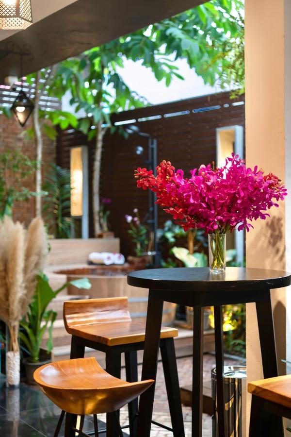 Red Door Heritage Hotel Bangkok Exterior photo